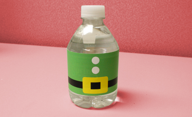 Free printable elf water bottle cover for Christmas on ww.thecharmitspot.com