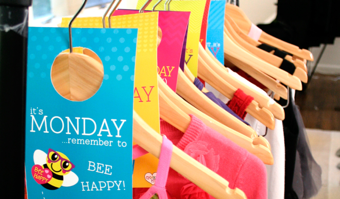 Free printable days of the week closet tags